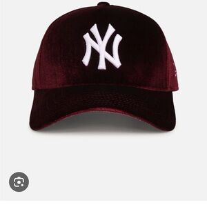 ISO NEW YORK YANKEES 'VELVET DREAMS' 9FORTY A-FRAME SNAPBACK